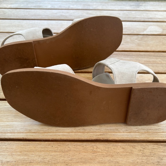 Steve Madden Sandals Santo Buckle Detailed Like New Color is Sand Size 8M - Picture 11 of 13